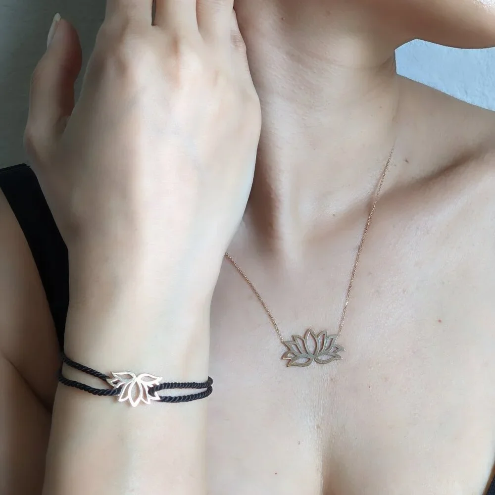 18k Gold lotus Bracelet - Picture 4 of 6